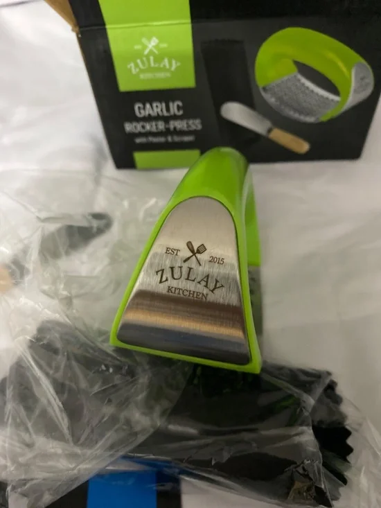 Zulay Kitchen Garlic Rocker Press Set - New In Box - Picture 5 of 6